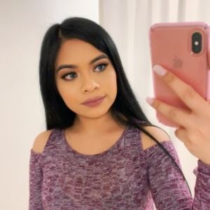 Meet your Posher, Anahi